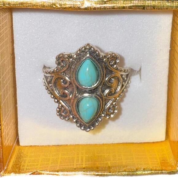 None Jewelry - Elegant Silver and Turquoise Ring